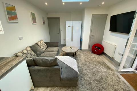 6 bedroom house share to rent, Birmingham B29