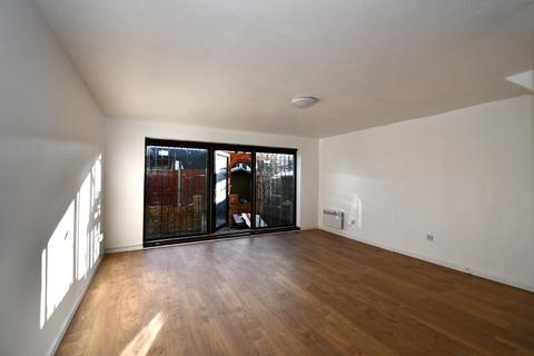 3 bedroom terraced house to rent, Manorhall Gardens, London,  E10