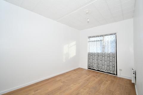 3 bedroom terraced house to rent, Manorhall Gardens, London,  E10