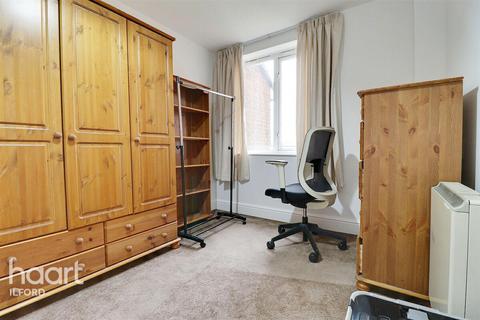 1 bedroom apartment to rent, Azalea Close, ILFORD