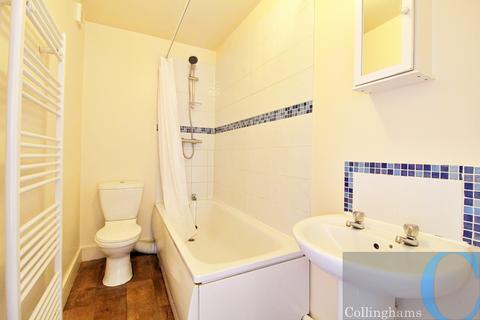 2 bedroom flat to rent, East Hill, London SW18