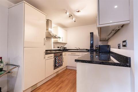 2 bedroom flat for sale, Hemnall Mews, Hemnall Street, Epping