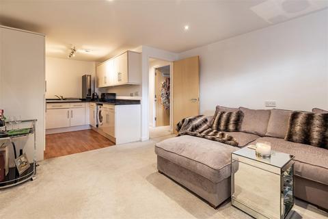 2 bedroom flat for sale, Hemnall Mews, Hemnall Street, Epping