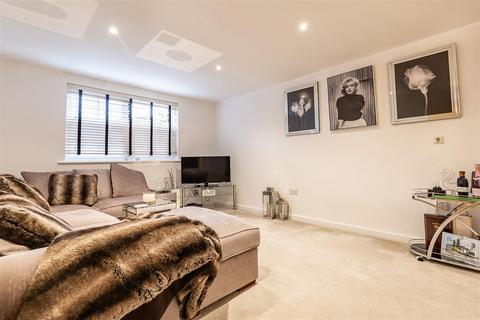 2 bedroom flat for sale, Hemnall Mews, Hemnall Street, Epping