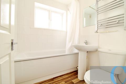 3 bedroom flat to rent, Cavendish Road, London SW19