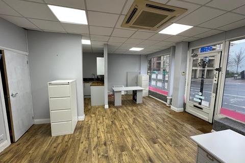 Retail property (high street) to rent, Brighton BN2