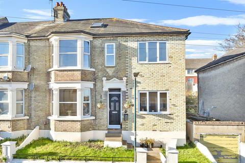 5 bedroom end of terrace house for sale, Rochester Street, Chatham, Kent