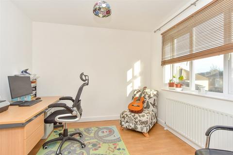 5 bedroom end of terrace house for sale, Rochester Street, Chatham, Kent