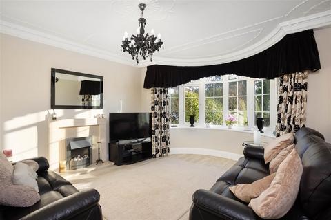 4 bedroom semi-detached house for sale, The Fairway, Leeds LS17