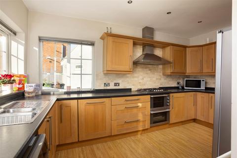 4 bedroom semi-detached house for sale, The Fairway, Leeds LS17