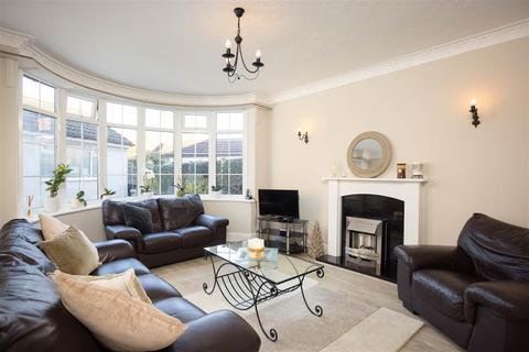 4 bedroom semi-detached house for sale, The Fairway, Leeds LS17