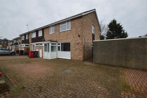 4 bedroom end of terrace house for sale, Birch Grove, Slough