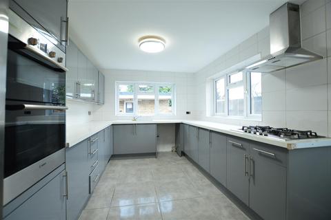 4 bedroom end of terrace house for sale, Birch Grove, Slough