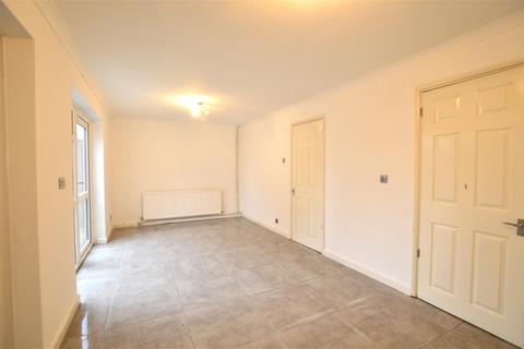 4 bedroom end of terrace house for sale, Birch Grove, Slough