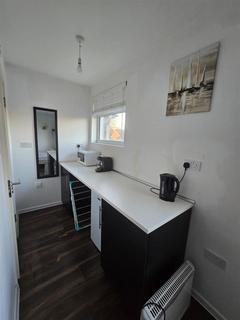 Studio to rent, Mogden Lane, Isleworth