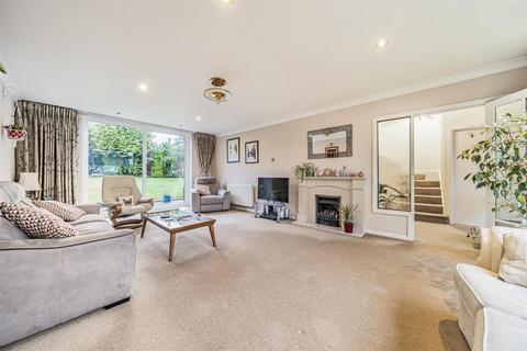 5 bedroom detached house for sale, Chiltern Close, Bushey WD23