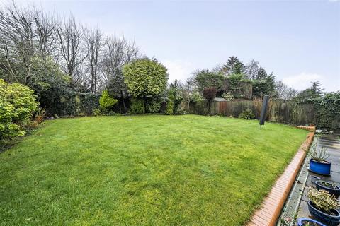 5 bedroom detached house for sale, Chiltern Close, Bushey WD23