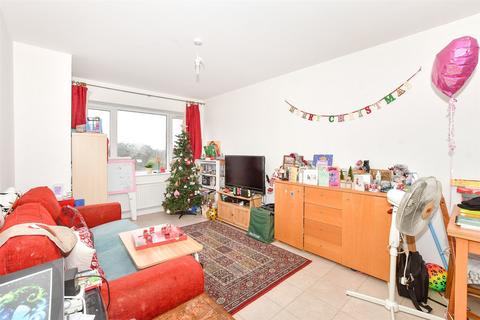 2 bedroom flat for sale, Fosters Place, East Grinstead, West Sussex