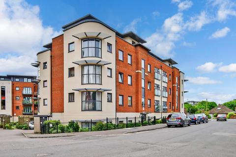 2 bedroom flat for sale, Fosters Place, East Grinstead, West Sussex