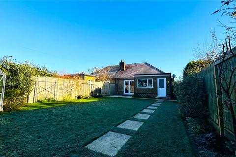 2 bedroom bungalow to rent, Homestead Road, Surrey TW18