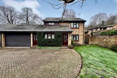 4 bedroom link detached house for sale, Forest End Road, Sandhurst GU47