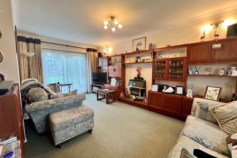 4 bedroom link detached house for sale, Forest End Road, Sandhurst GU47