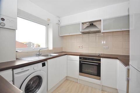 2 bedroom flat to rent, Eskdale, London Colney