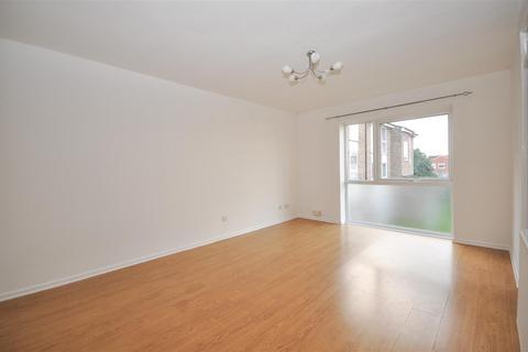 2 bedroom flat to rent, Eskdale, London Colney