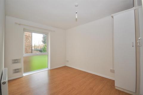 2 bedroom flat to rent, Eskdale, London Colney