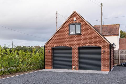 4 bedroom detached house for sale, Worcester Road, Harvington, Kidderminster