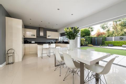 5 bedroom detached house for sale, Malvern Gardens, Hagley