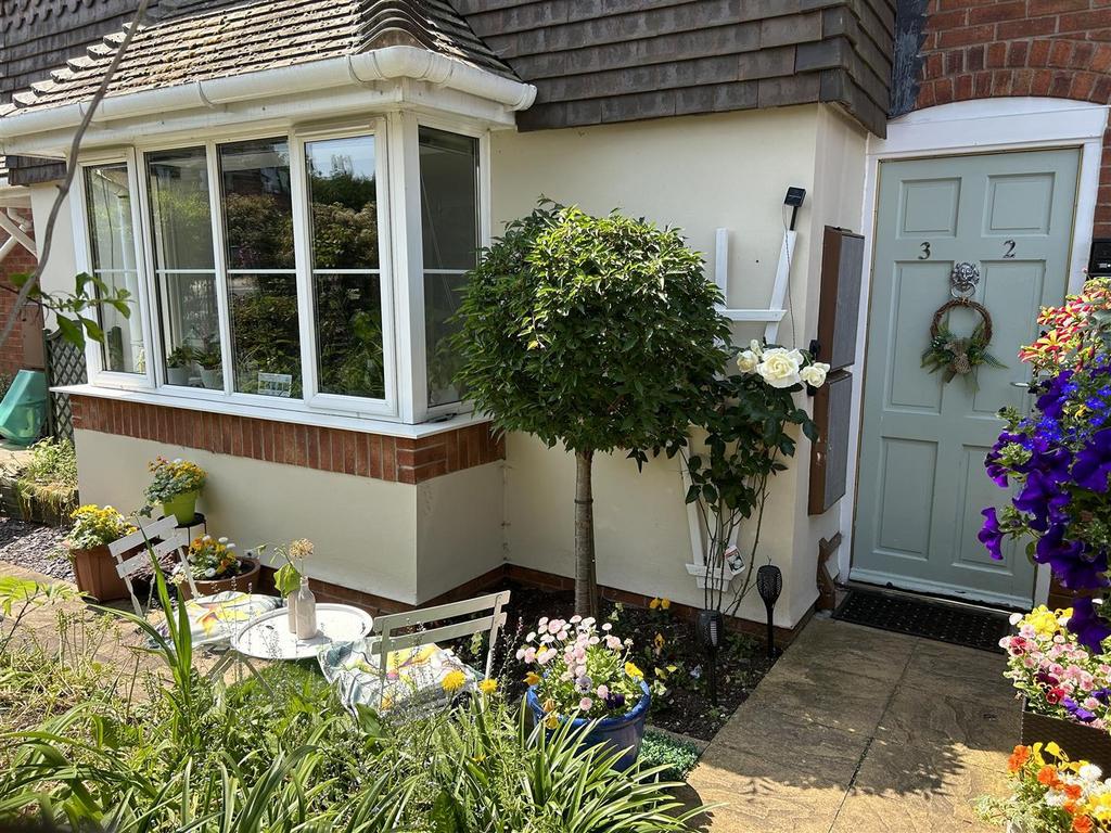 01 Swan Close Blakedown 3.jpg