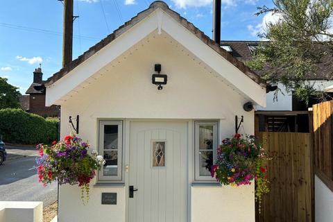 4 bedroom detached house for sale, Bromsgrove Road, Clent