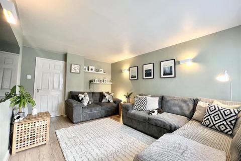 4 Lowfield Close, Halesowen, B62 0EZ