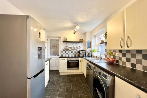 4 Lowfield Close, Halesowen, B62 0EZ