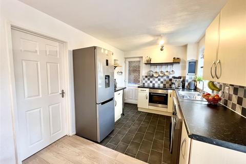 4 Lowfield Close, Halesowen, B62 0EZ