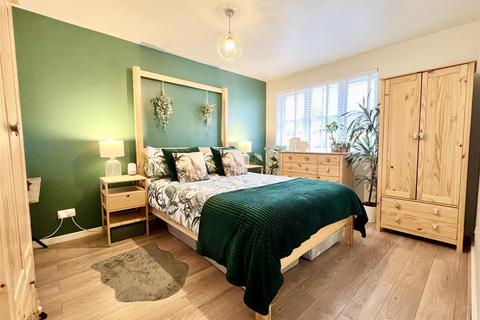 4 Lowfield Close, Halesowen, B62 0EZ