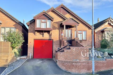 2 bedroom detached house for sale, Spinners End Drive, Cradley Heath