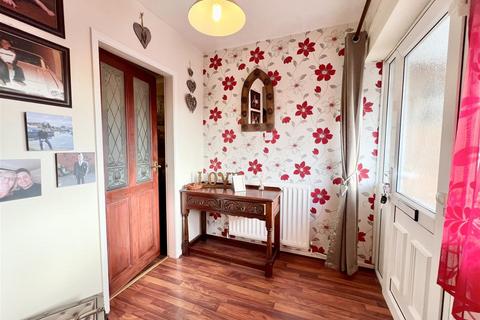 33 Castle Close, Cradley Heath, B64 6RN