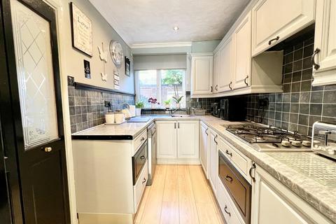 33 Castle Close, Cradley Heath, B64 6RN