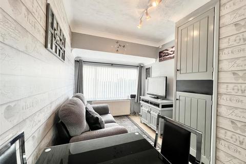 33 Castle Close, Cradley Heath, B64 6RN