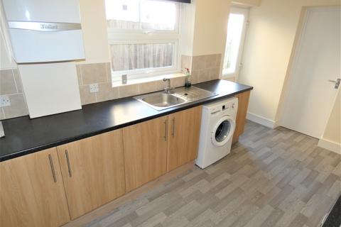 4 bedroom terraced house to rent, Torrens Road, London E15