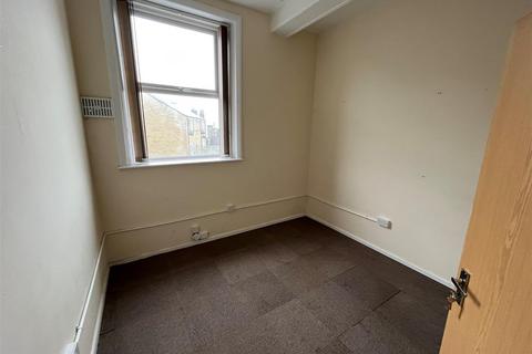 Office to rent, Luck Lane, Huddersfield HD3