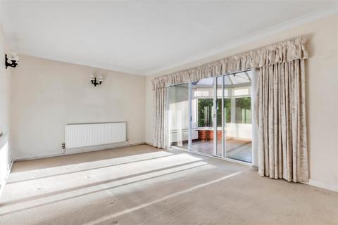 2 bedroom detached bungalow for sale, Oak Tree Road, Harvington, Evesham