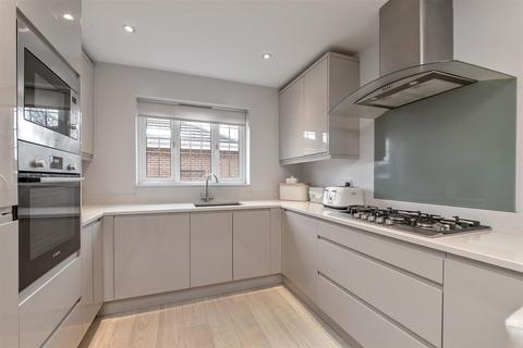 3 bedroom end of terrace house for sale, Robins Close, London Colney, St. Albans