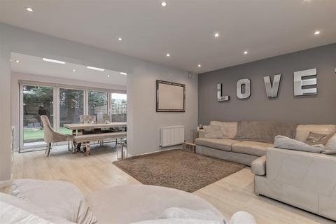 3 bedroom end of terrace house for sale, Robins Close, London Colney, St. Albans