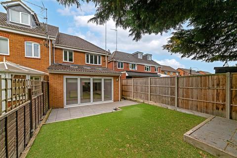 8 Robins Close, London Colney, St Albans, AL2 1QT