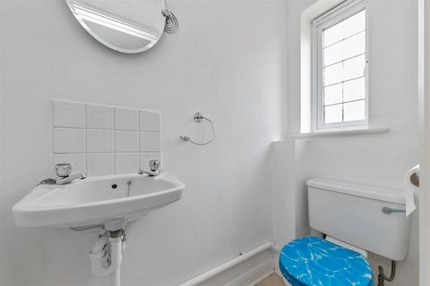 8 Robins Close, London Colney, St Albans, AL2 1QT