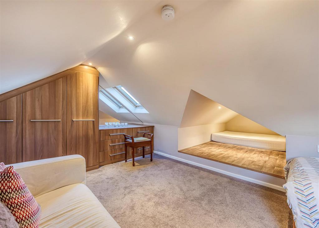 52 Church Hill-bed3b.jpg