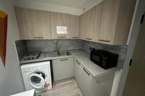 Studio to rent, Lewisham Way, Lewisham